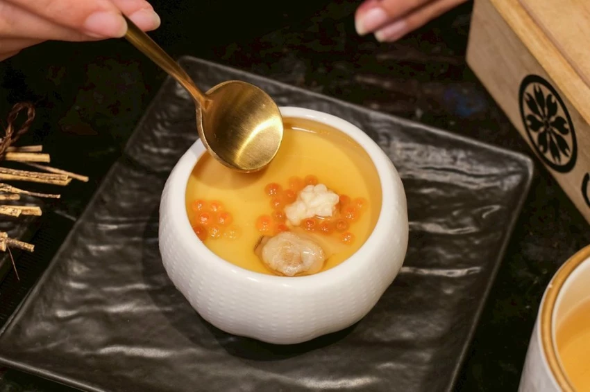 台中火鍋高CP值推薦！匠極緻鍋物A5和牛火鍋千元有找，再送帝王蟹二吃。