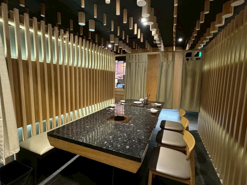 台中火鍋高CP值推薦！匠極緻鍋物A5和牛火鍋千元有找，再送帝王蟹二吃。