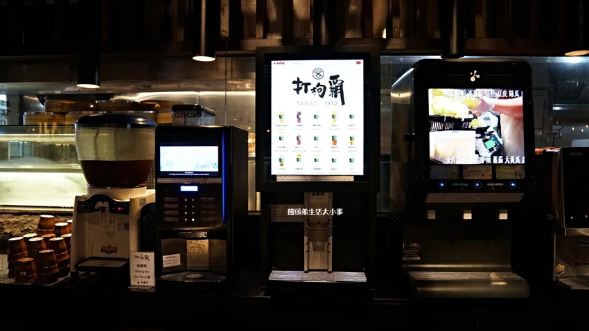 西門打狗霸「一鍋兩吃」新潮吃法，椒香辣子雞與花雕雞鍋雙重滿足。