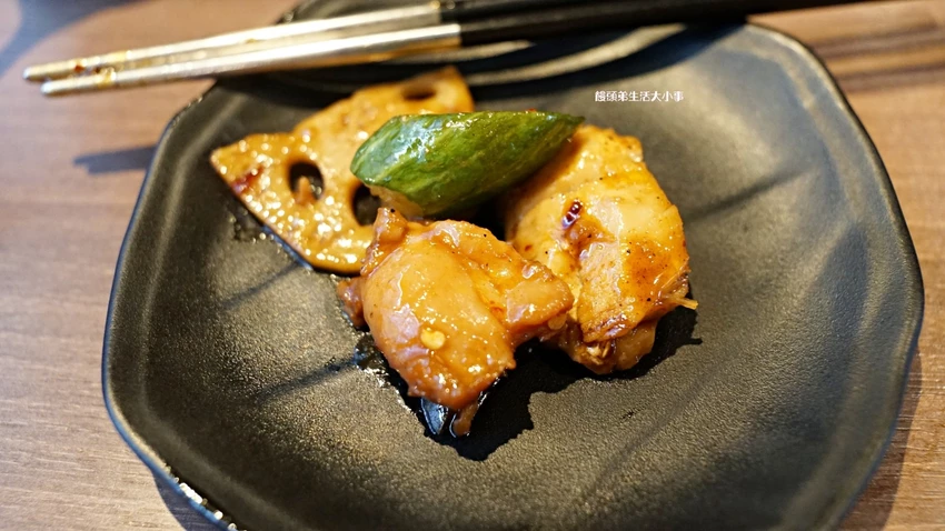 西門打狗霸「一鍋兩吃」新潮吃法，椒香辣子雞與花雕雞鍋雙重滿足。