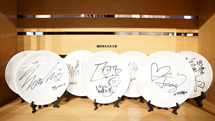 西門打狗霸「一鍋兩吃」新潮吃法，椒香辣子雞與花雕雞鍋雙重滿足。