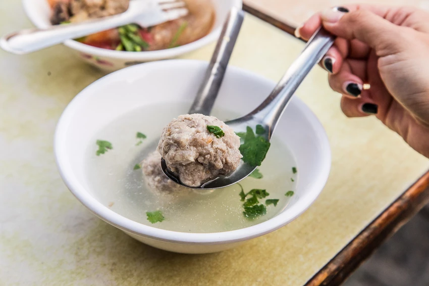 鹿港第一市場必吃老攤！祖傳三代肉圓林，傳統彰化肉圓Q勁十足不油膩。