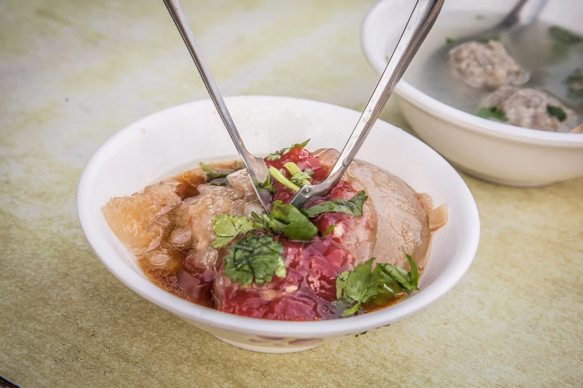 鹿港第一市場必吃老攤！祖傳三代肉圓林，傳統彰化肉圓Q勁十足不油膩。