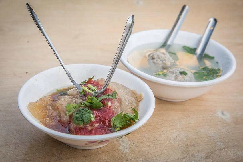 鹿港第一市場必吃老攤！祖傳三代肉圓林，傳統彰化肉圓Q勁十足不油膩。