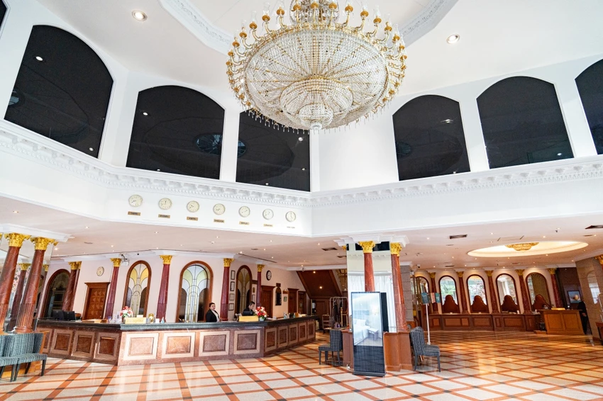 曼谷高CP值住宿！皇家本佳大酒店，市景豪華房坐擁180度夜景。