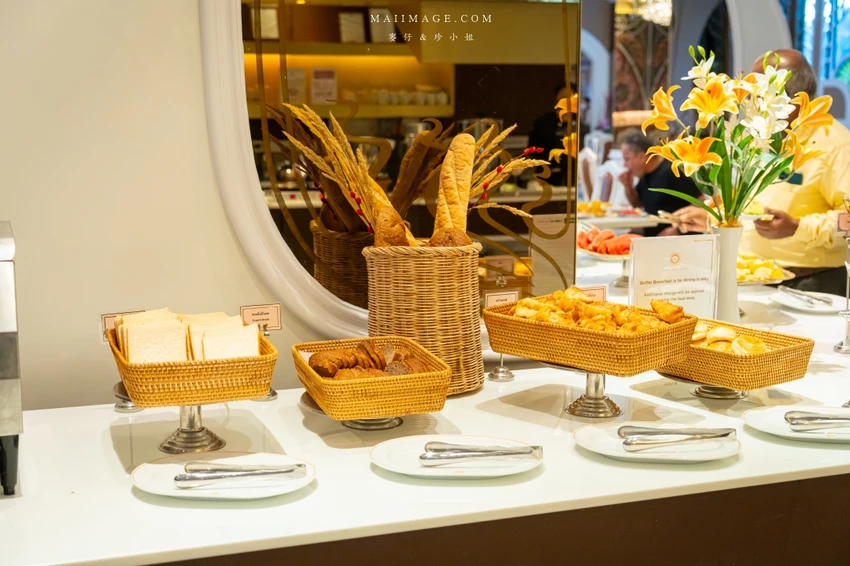 曼谷高CP值住宿！皇家本佳大酒店，市景豪華房坐擁180度夜景。