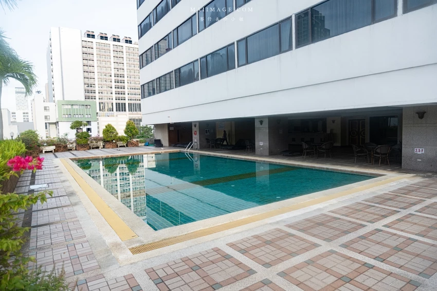 曼谷高CP值住宿！皇家本佳大酒店，市景豪華房坐擁180度夜景。