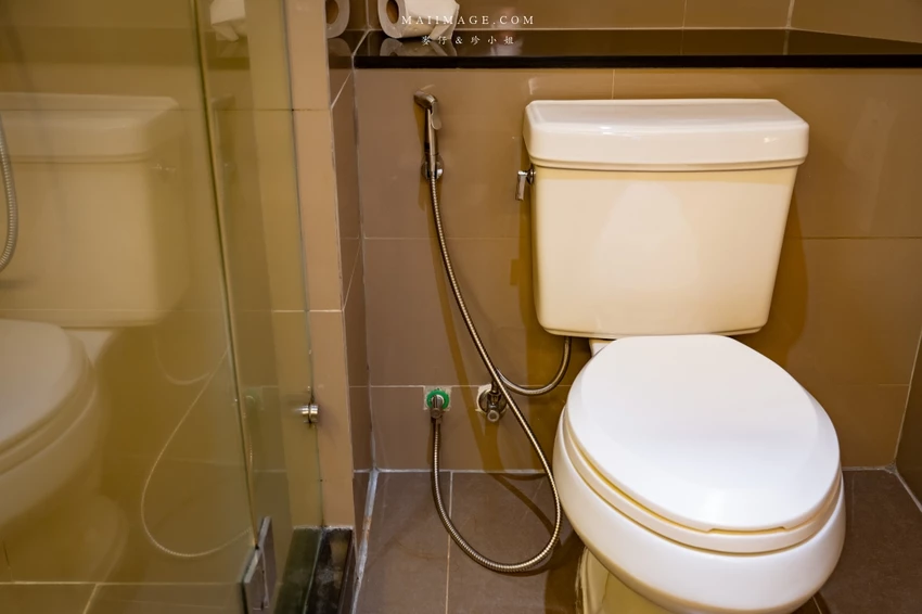 曼谷高CP值住宿！皇家本佳大酒店，市景豪華房坐擁180度夜景。