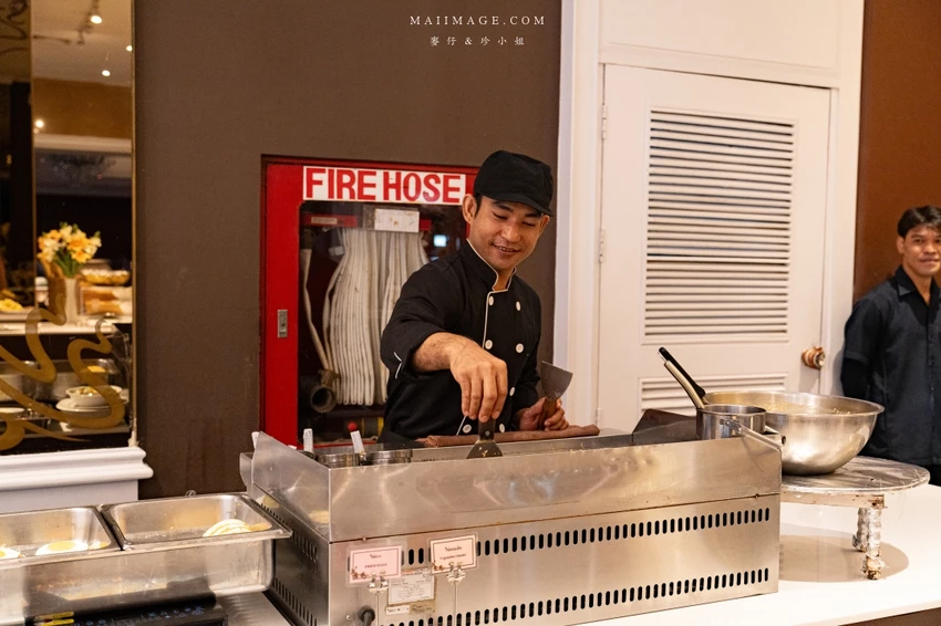 曼谷高CP值住宿！皇家本佳大酒店，市景豪華房坐擁180度夜景。