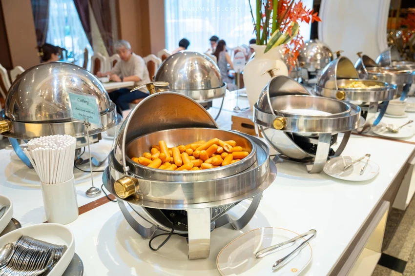 曼谷高CP值住宿！皇家本佳大酒店，市景豪華房坐擁180度夜景。