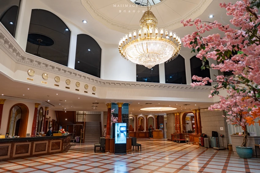 曼谷高CP值住宿！皇家本佳大酒店，市景豪華房坐擁180度夜景。