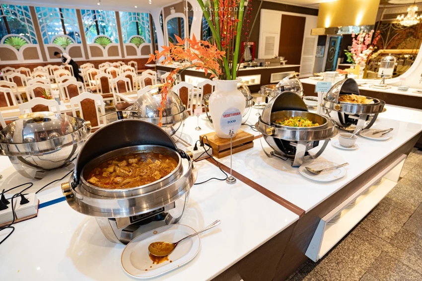 曼谷高CP值住宿！皇家本佳大酒店，市景豪華房坐擁180度夜景。