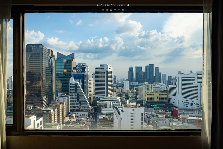 曼谷高CP值住宿！皇家本佳大酒店，市景豪華房坐擁180度夜景。