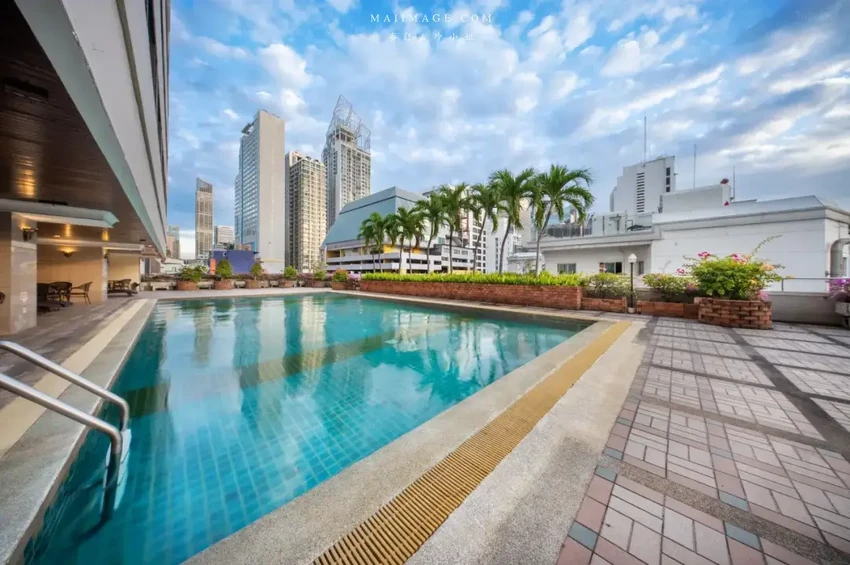 曼谷高CP值住宿！皇家本佳大酒店，市景豪華房坐擁180度夜景。