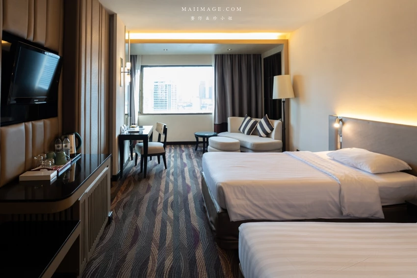 曼谷高CP值住宿！皇家本佳大酒店，市景豪華房坐擁180度夜景。