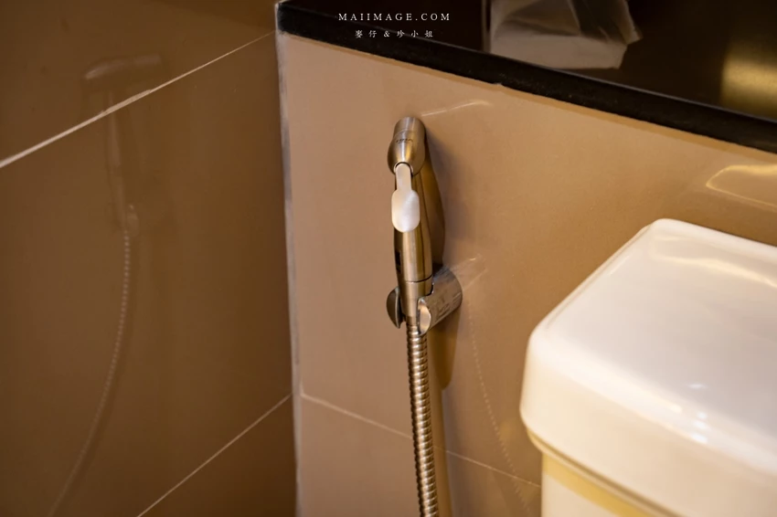 曼谷高CP值住宿！皇家本佳大酒店，市景豪華房坐擁180度夜景。