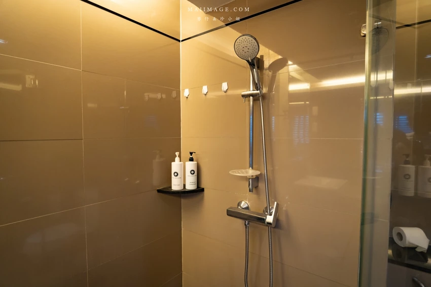 曼谷高CP值住宿！皇家本佳大酒店，市景豪華房坐擁180度夜景。