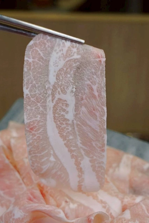 火鍋控必收！似錦涮30+種時蔬火鍋料飲料吃到飽，還有似錦堂蛋捲當甜點！