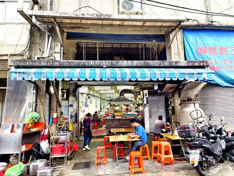 【正濱漁港】基隆必遊景點彩色小漁村、阿根納造船廠，光雕秀～美食餐廳景點一次報給你