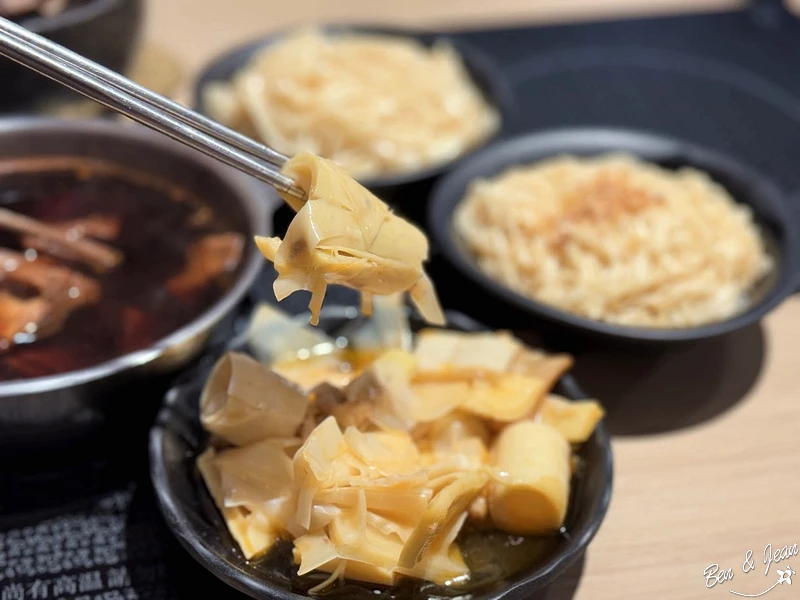 【不一羊一碗小羊肉】人氣必點紅燒羊肉湯， 湯頭內用可免費喝到飽