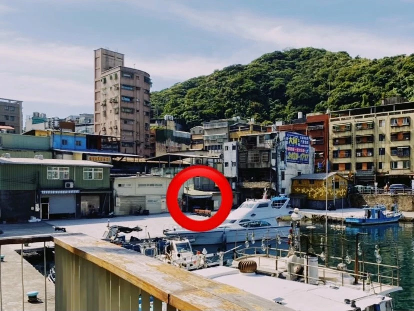 【正濱漁港】基隆必遊景點彩色小漁村、阿根納造船廠，光雕秀～美食餐廳景點一次報給你