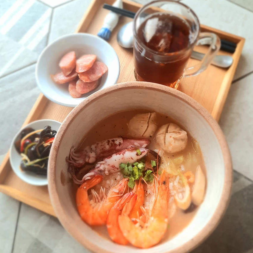 【正濱漁港】基隆必遊景點彩色小漁村、阿根納造船廠，光雕秀～美食餐廳景點一次報給你