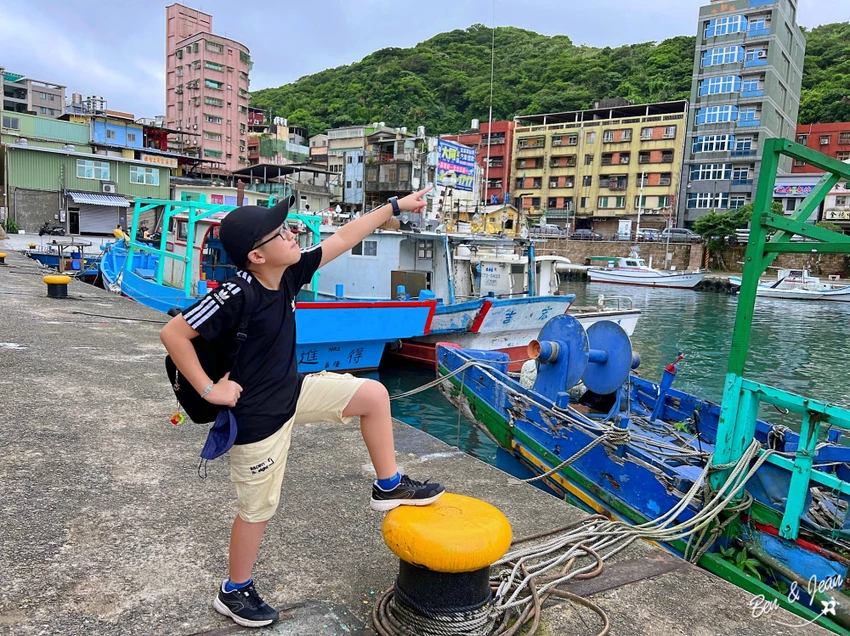 【正濱漁港】基隆必遊景點彩色小漁村、阿根納造船廠，光雕秀～美食餐廳景點一次報給你