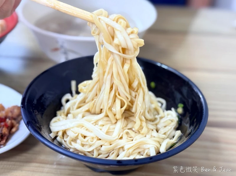 【馬賽無名麵店】冬山新店址,必吃豬油拌麵、麻醬麵、燒肉、餛飩魚丸湯