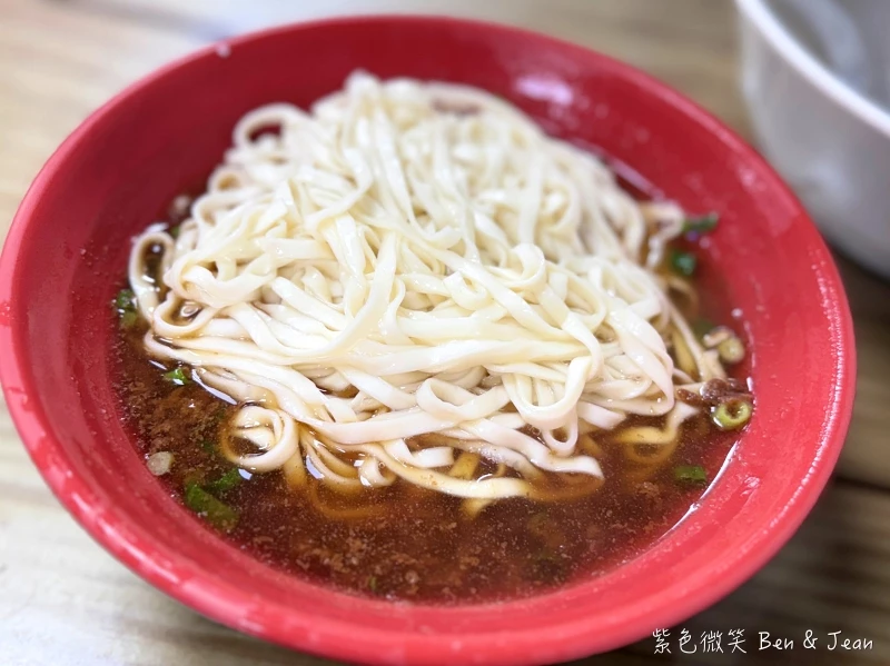 【馬賽無名麵店】冬山新店址,必吃豬油拌麵、麻醬麵、燒肉、餛飩魚丸湯