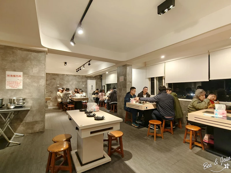 【不一羊一碗小羊肉】人氣必點紅燒羊肉湯， 湯頭內用可免費喝到飽