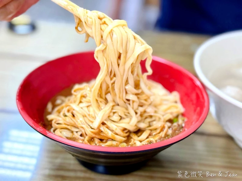 【馬賽無名麵店】冬山新店址,必吃豬油拌麵、麻醬麵、燒肉、餛飩魚丸湯