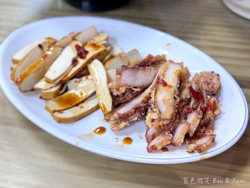 【馬賽無名麵店】冬山新店址,必吃豬油拌麵、麻醬麵、燒肉、餛飩魚丸湯