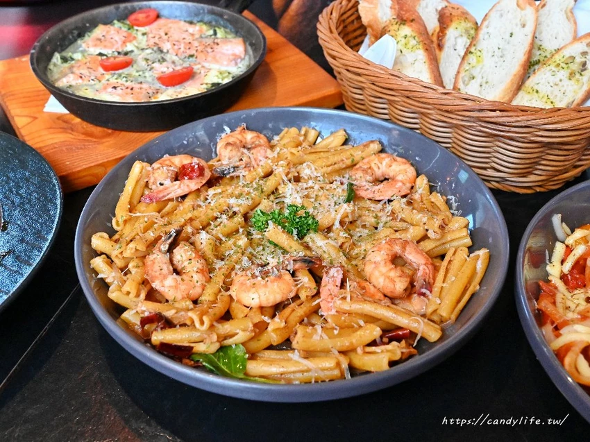 ABV閣樓餐酒館板橋府中店｜隱身在高樓中歐陸餐酒館，主打多款特造型義大利麵，尾牙春酒優惠開跑 - 糖糖's...