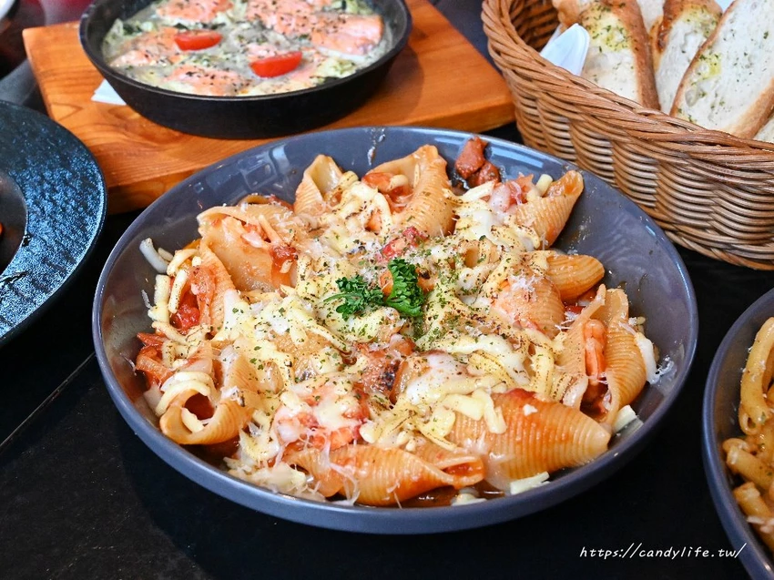 ABV閣樓餐酒館板橋府中店｜隱身在高樓中歐陸餐酒館，主打多款特造型義大利麵，尾牙春酒優惠開跑 - 糖糖's...