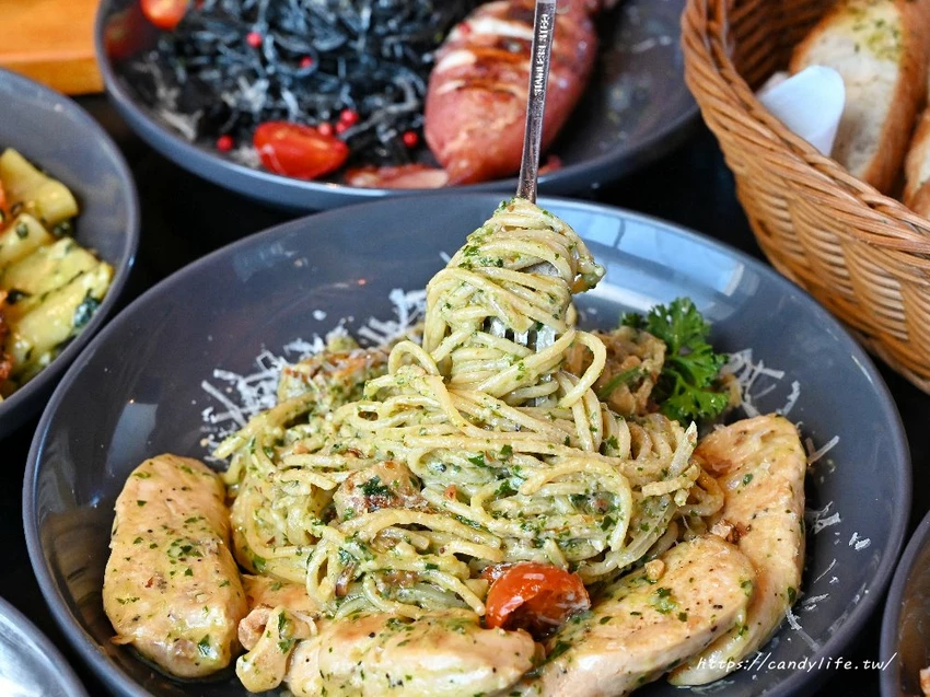 ABV閣樓餐酒館板橋府中店｜隱身在高樓中歐陸餐酒館，主打多款特造型義大利麵，尾牙春酒優惠開跑 - 糖糖's...