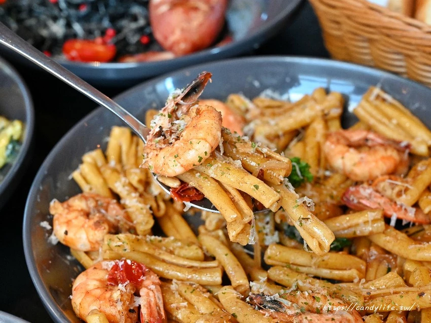 ABV閣樓餐酒館板橋府中店｜隱身在高樓中歐陸餐酒館，主打多款特造型義大利麵，尾牙春酒優惠開跑 - 糖糖's...