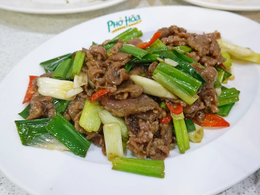 新北淡水—哈囉川味｜人均三百高性價比熱炒 料多實在百元炒飯炒麵必點｜沙崙路、沙崙夜市、滬尾砲台、漁人碼