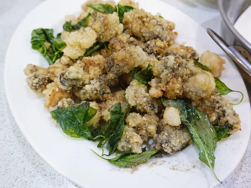 新北淡水—哈囉川味｜人均三百高性價比熱炒 料多實在百元炒飯炒麵必點｜沙崙路、沙崙夜市、滬尾砲台、漁人碼