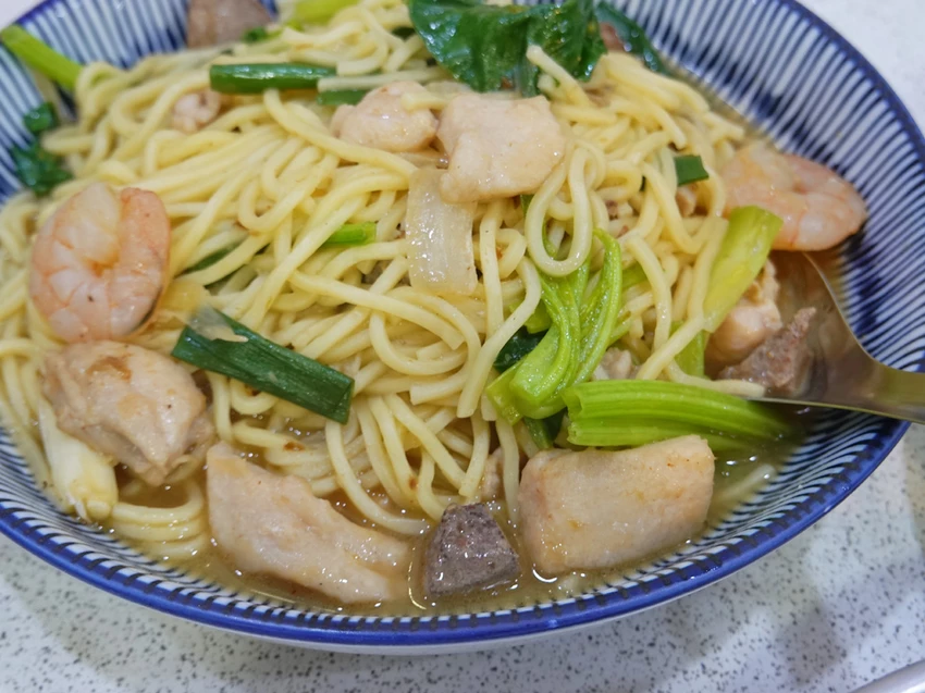 新北淡水—哈囉川味｜人均三百高性價比熱炒 料多實在百元炒飯炒麵必點｜沙崙路、沙崙夜市、滬尾砲台、漁人碼