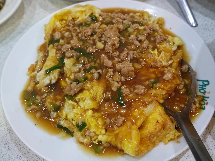 新北淡水—哈囉川味｜人均三百高性價比熱炒 料多實在百元炒飯炒麵必點｜沙崙路、沙崙夜市、滬尾砲台、漁人碼
