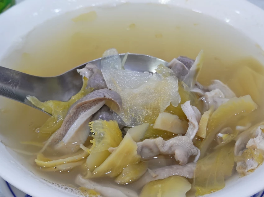 新北淡水—哈囉川味｜人均三百高性價比熱炒 料多實在百元炒飯炒麵必點｜沙崙路、沙崙夜市、滬尾砲台、漁人碼