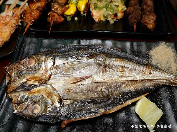 烤竹筴魚-雞老闆桶仔雞萬隆店 (1).jpg