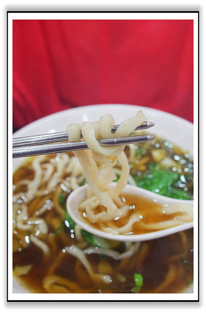 ＜食記＞東區平價巷弄美食： 皮薄餡多 小心湯汁爆口-東區紫琳　