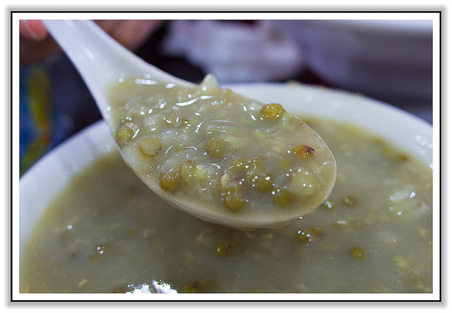 ＜食記＞東區平價巷弄美食： 皮薄餡多 小心湯汁爆口-東區紫琳　