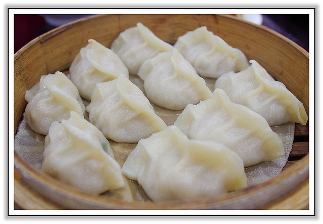 ＜食記＞東區平價巷弄美食： 皮薄餡多 小心湯汁爆口-東區紫琳　