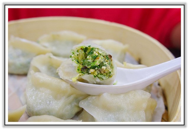 ＜食記＞東區平價巷弄美食： 皮薄餡多 小心湯汁爆口-東區紫琳　