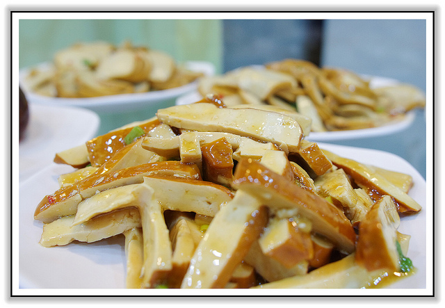 ＜食記＞東區平價巷弄美食： 皮薄餡多 小心湯汁爆口-東區紫琳　