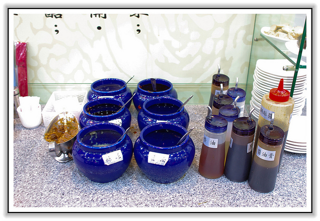 ＜食記＞東區平價巷弄美食： 皮薄餡多 小心湯汁爆口-東區紫琳　