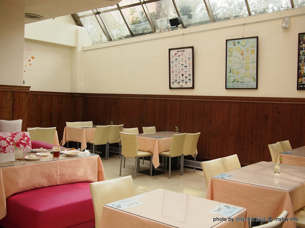 Yummy Cafe：【食記】鴨子湖畔聊爆肝 @ 新竹香山-中華大學-Yummy Cafe-兩講學堂