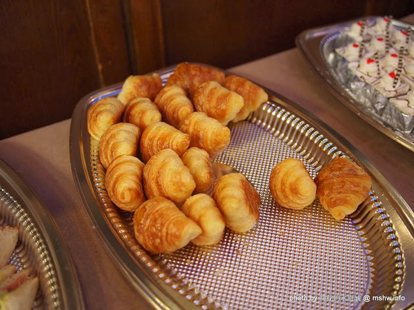 Yummy Cafe：【食記】鴨子湖畔聊爆肝 @ 新竹香山-中華大學-Yummy Cafe-兩講學堂